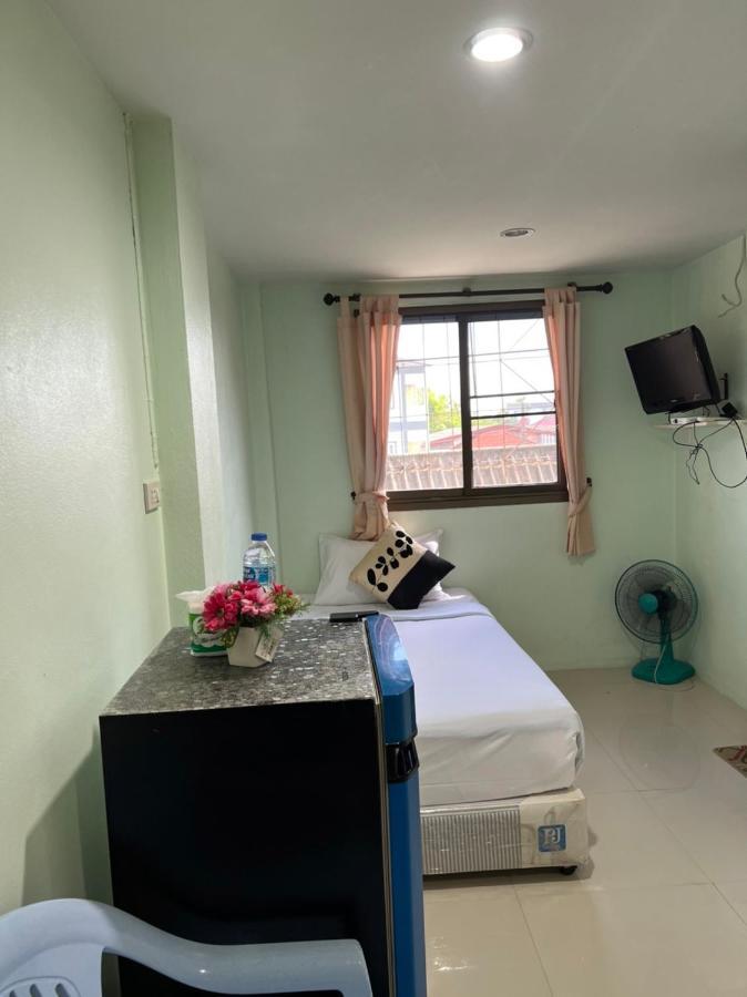 Oyo 75377 Check In House Hotel Ban Tha Kup Luaran gambar