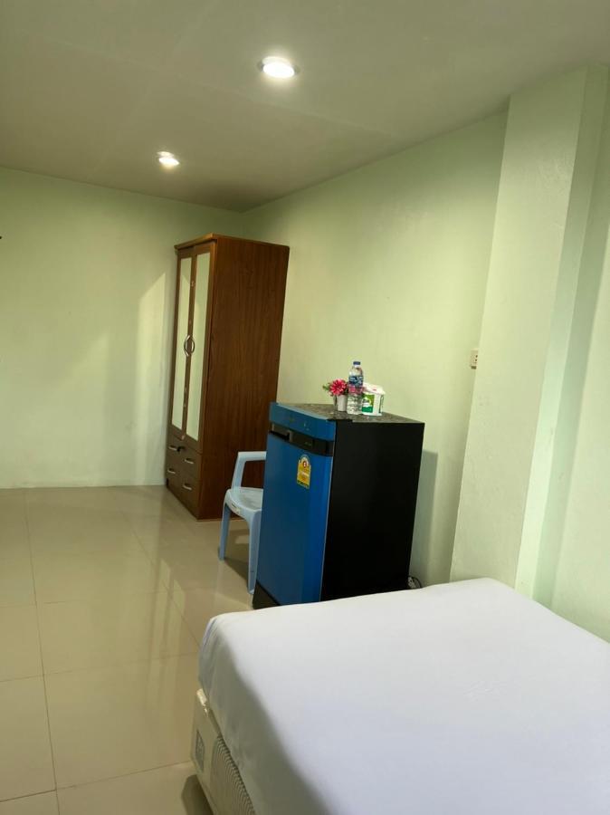 Oyo 75377 Check In House Hotel Ban Tha Kup Luaran gambar