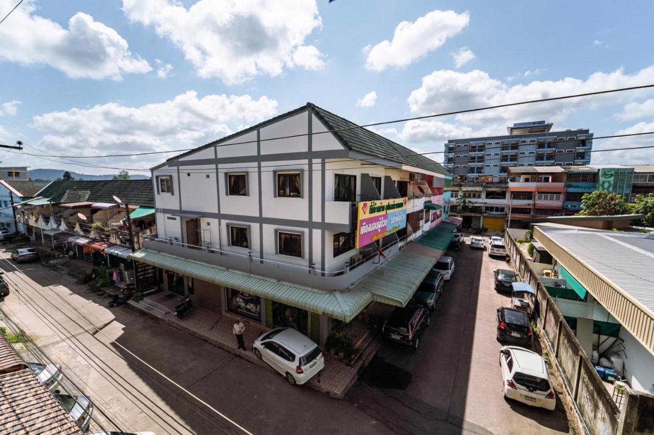 Oyo 75377 Check In House Hotel Ban Tha Kup Luaran gambar